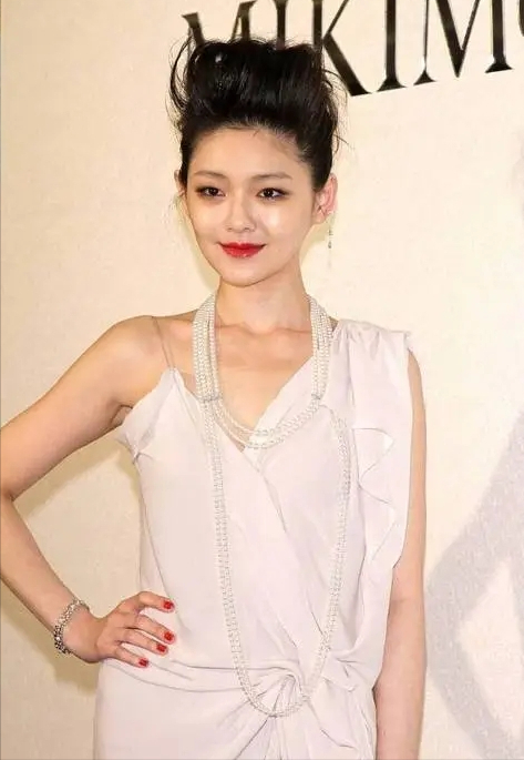 大S怎么变了？简单打扮背贵包，素颜出街显老态，网友：不爱美了？缩略图