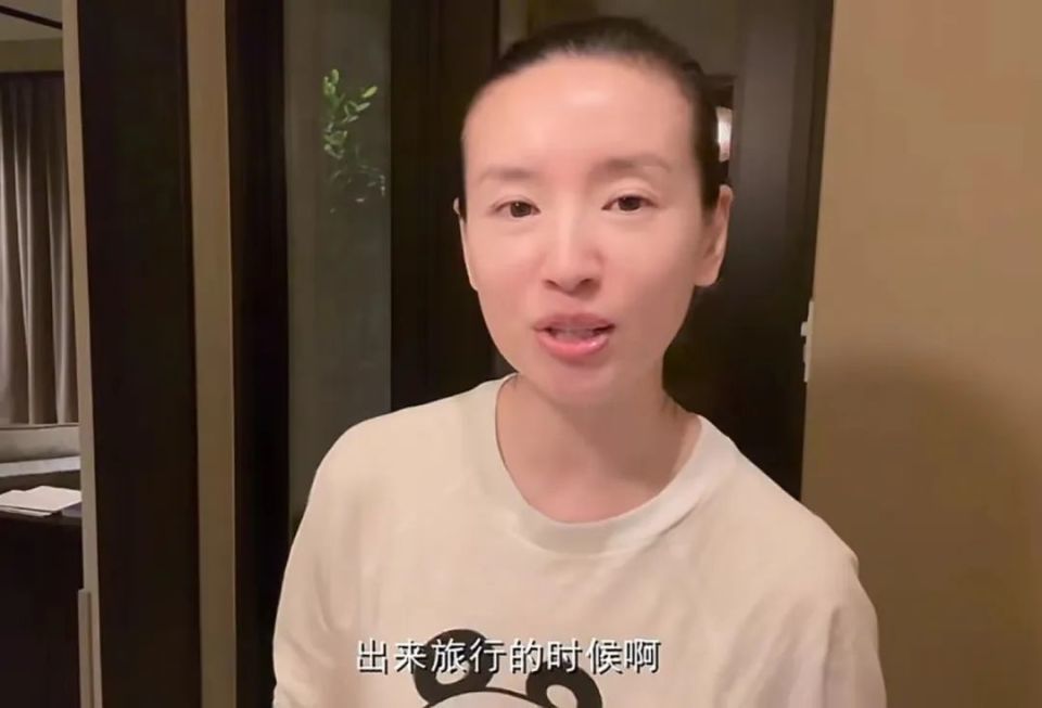 44岁董洁发际线危机，儿子直说：真不好看！董洁只能苦笑应对缩略图