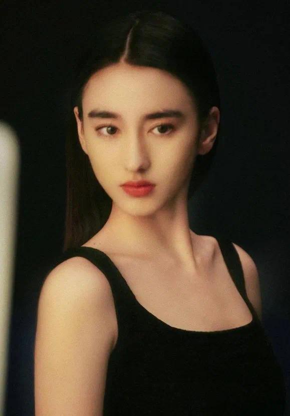 美得让人窒息！她就是颜值界的传奇