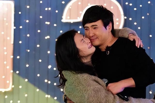 沈腾一家出游啦！王琦素颜T恤，自然美超有范儿