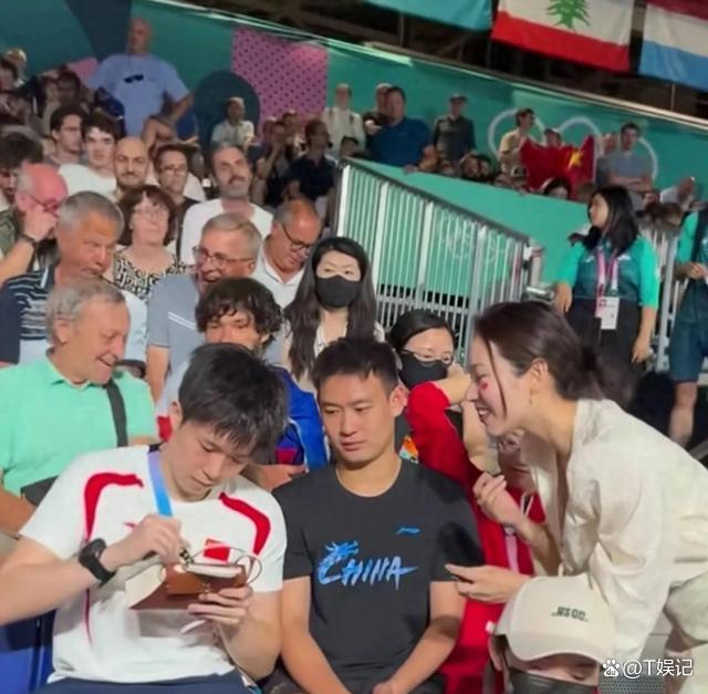 豪气粉丝砸30万买爱马仕，只为王楚钦签名！评论区都疯了！