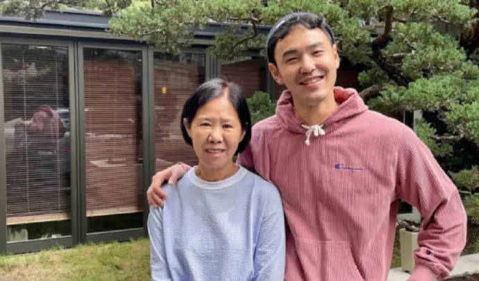 小天首次吐露母亲离世，表示心情好转后会再和大家相聚。