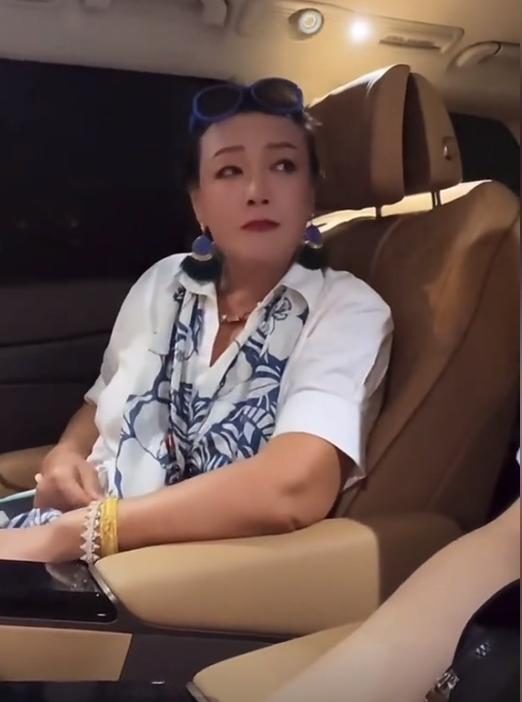 张兰炫富：儿媳送的天价手表，800万的孝心投资，大S看了都羡慕不已！
