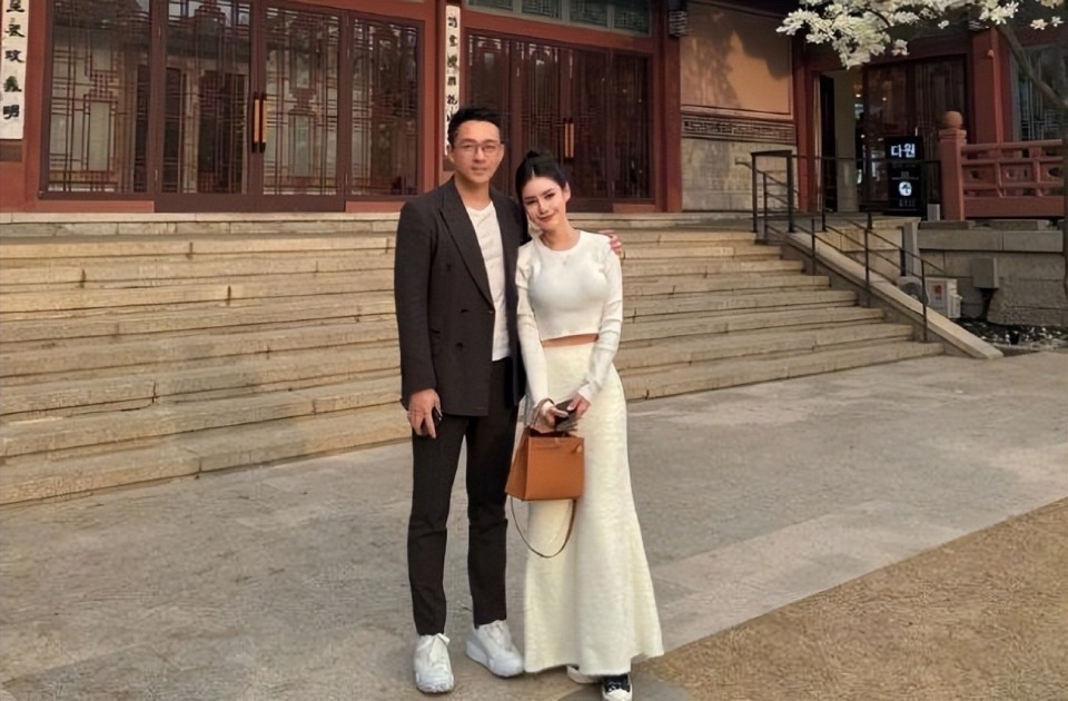张兰炫富：儿媳送的天价手表，800万的孝心投资，大S看了都羡慕不已！
