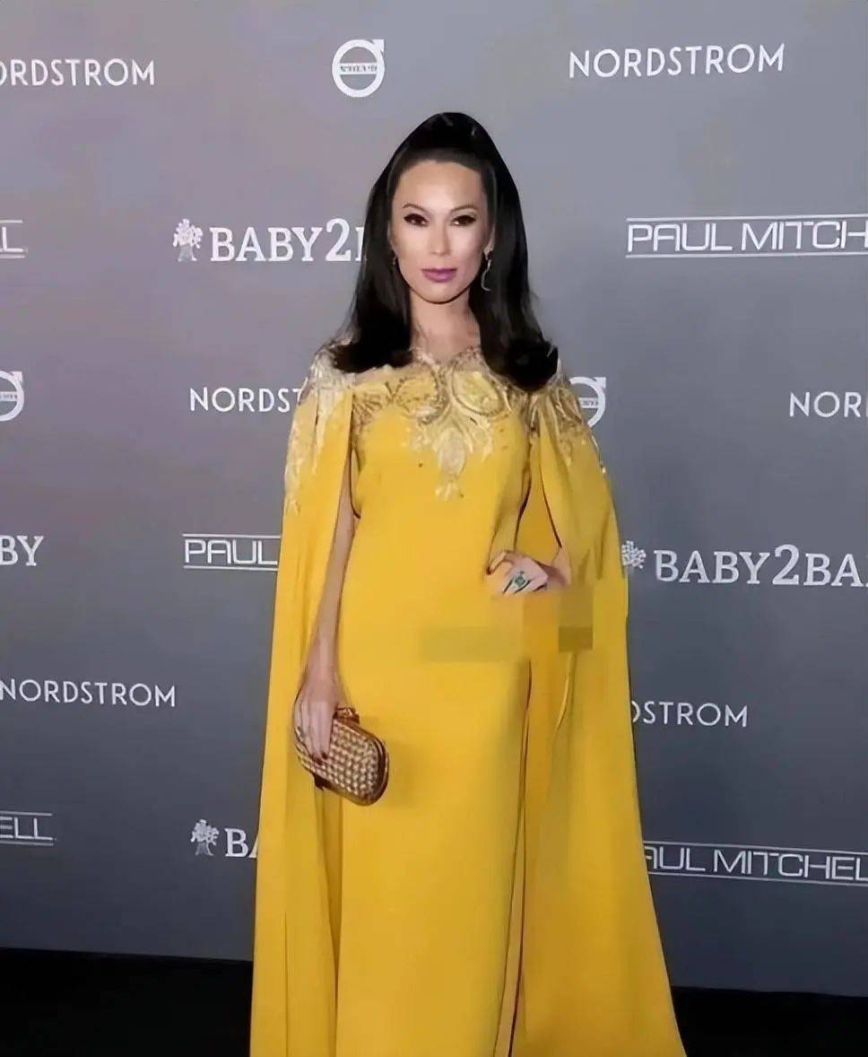 邓文迪整容翻车？富豪前妻现在长这样！