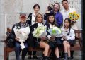 洗米华蹲大牢，老婆晒幸福照，大女儿毕业啦，全家乐翻天！缩略图