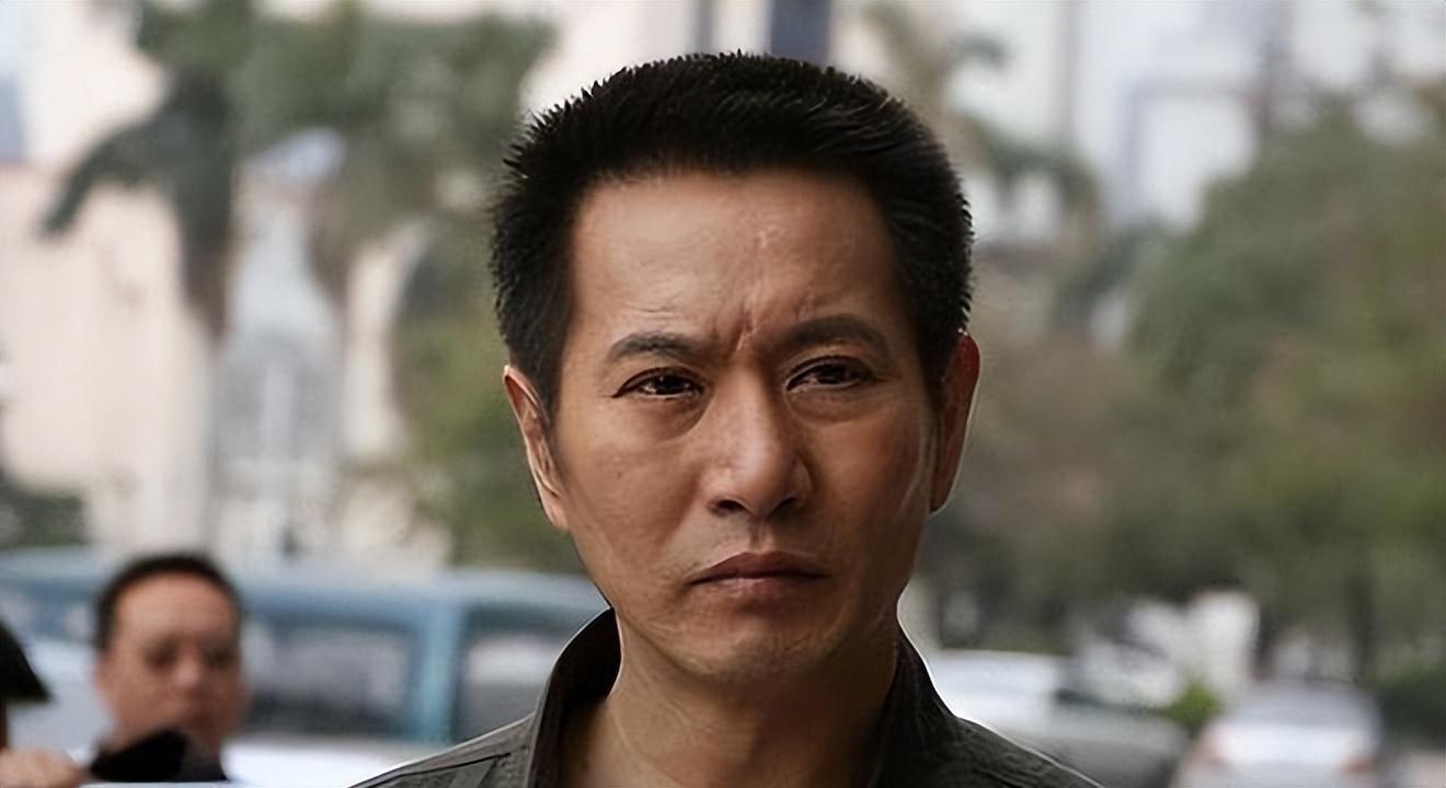 姚刚：53岁单身，豪宅里的坏蛋王
