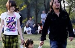高晓松的前妻夕又米再嫁了还有了个娃，2岁的小儿子特别可爱，新老公长得真帅！缩略图