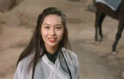 朱茵黄贯中带女儿逛街被粉丝偶遇！12岁小姑娘身高超妈，长得像爸缩略图