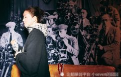 59岁的巩俐穿黑色风衣配格子帽，状态爆棚好像回到了巅峰期缩略图