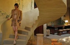 陈赫的前妻许婧晒出性感照片，内衣外穿还秀了腹肌，真的超抢眼！缩略图