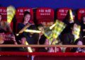 王菲现身窦靖童北京演唱会，跟着节奏不停挥手，赵薇高圆圆也在现场缩略图