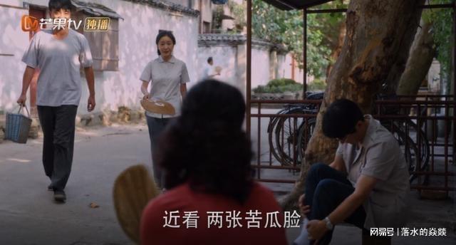 小巷里的张阿妹和林武峰，一个囤布料一个囤黄金，差距大得一眼就能看出来