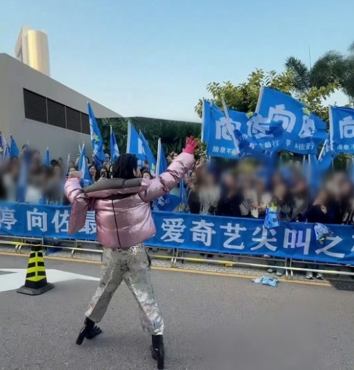 向佐别再秀了，再性感也看腻了