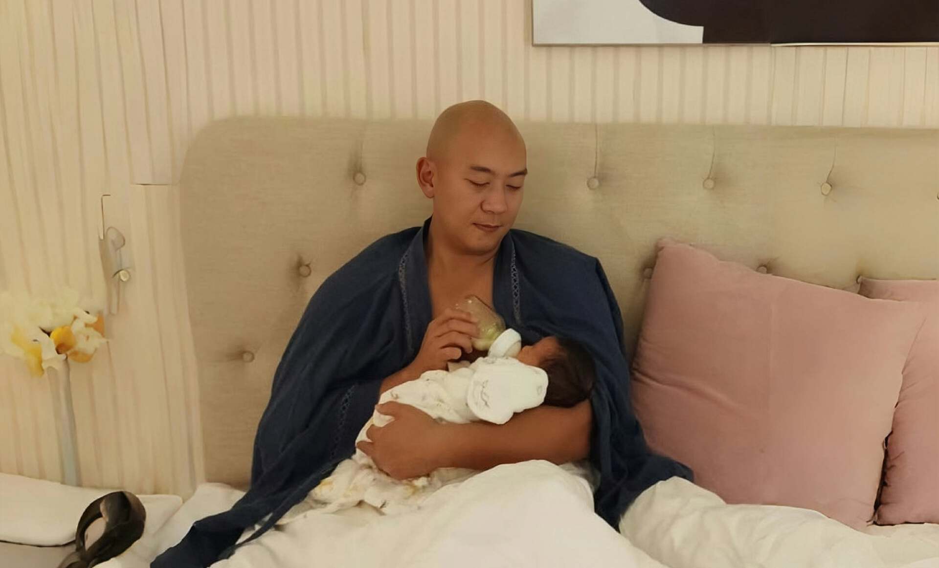 恭喜恭喜！TVB男星宣布升级当爸，女儿顺利出生，现在转行在机场当操作员养家