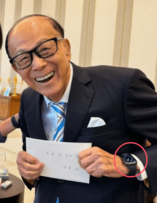 96岁的李嘉诚和周凯旋招待重要客人，两人热衷慈善无子女，都上了慈善榜