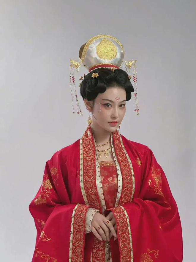 揭秘清明上河图：她让宋朝美女有了脸！骨灰当花肥，疯批人设超带感