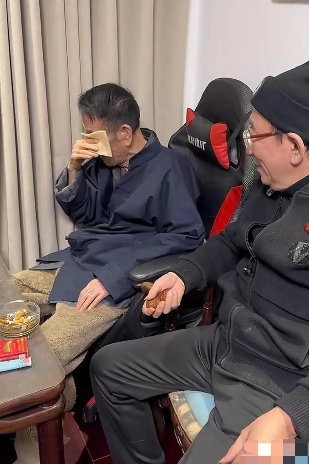 侯耀华去看93岁的杨少华，一句想我没让人感动，简单面条咸菜招待老友！