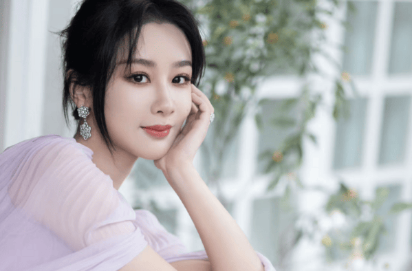 杨紫为考试错过演出急哭，曾被换角如今成顶流女主