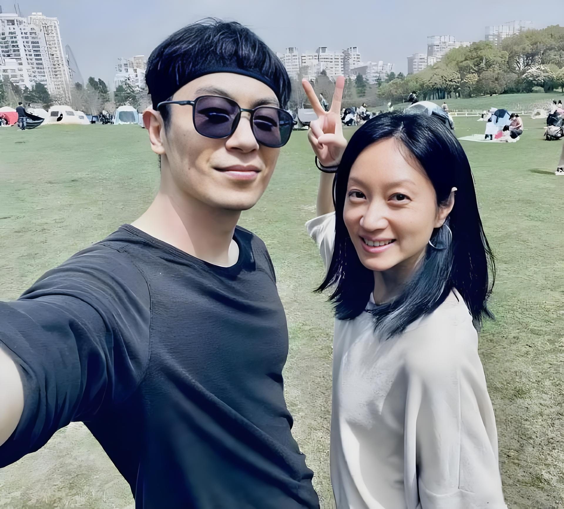 朱亚文晒婚戒正面回应传闻