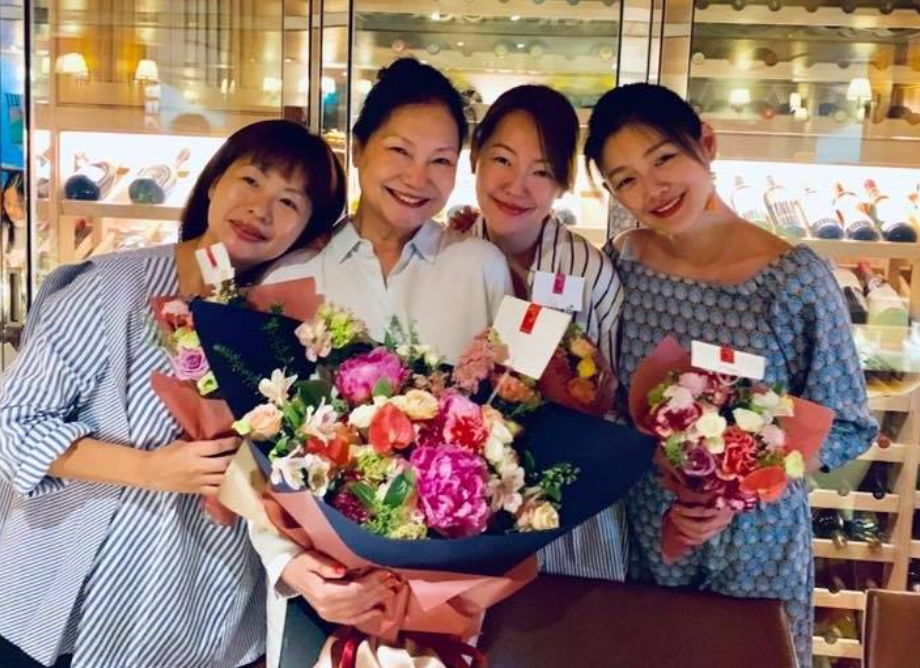 大S走了十天，S妈连发三条动态想女儿