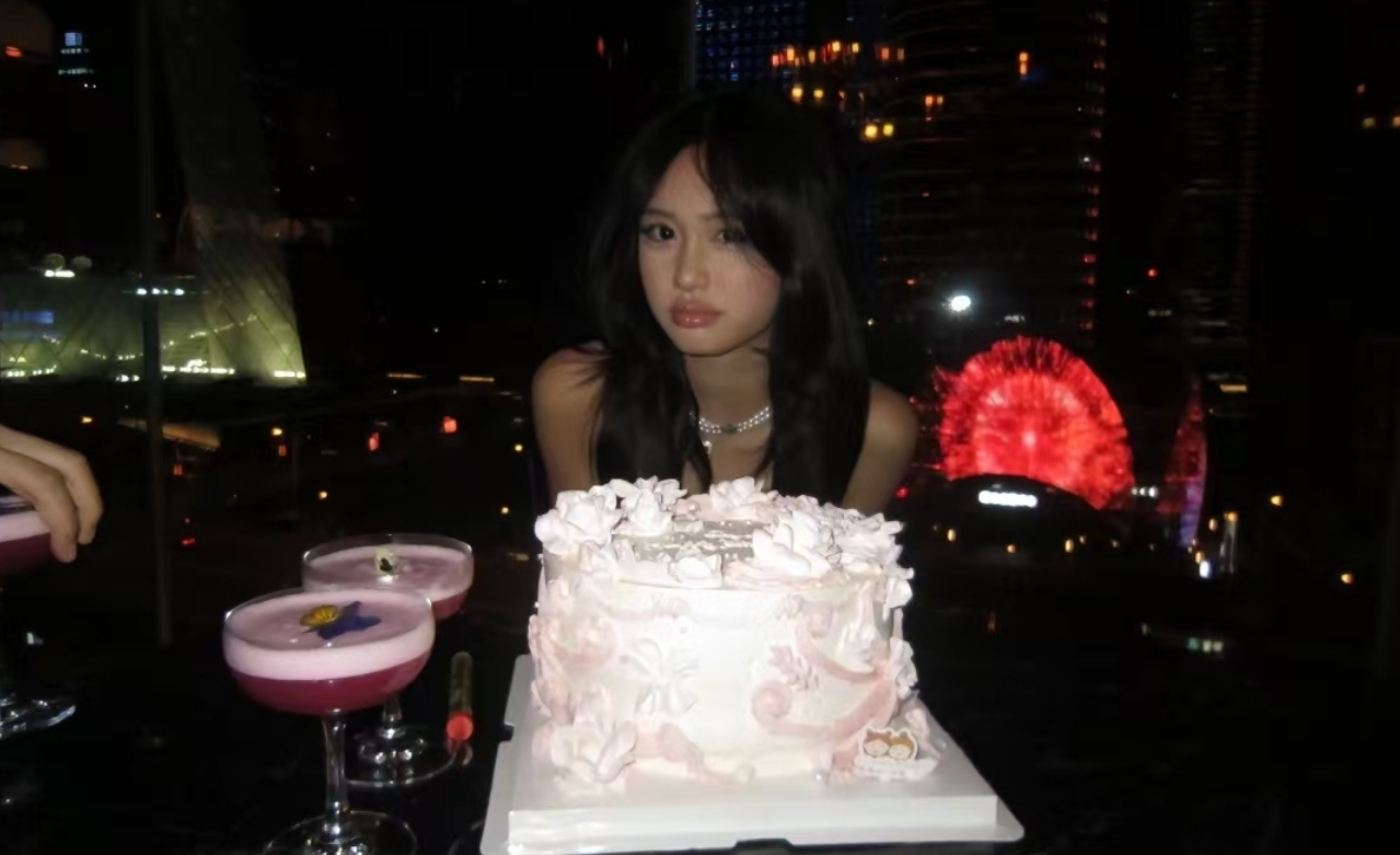 钟丽缇的小女儿15岁生日，考拉穿得像个小辣妹，混血脸蛋美呆了