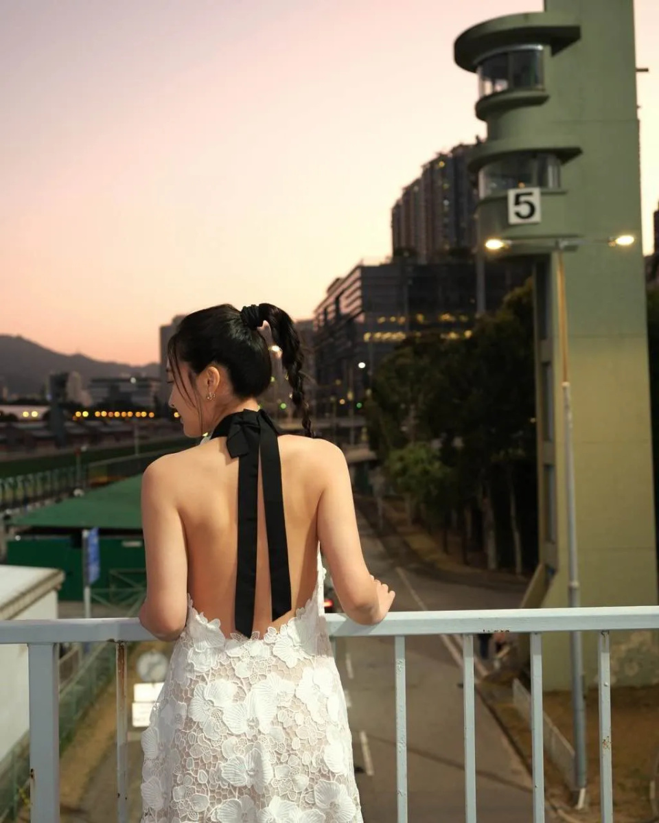 TVB小花陈滢逆袭！减肥成功美炸天，露背装惊艳全场