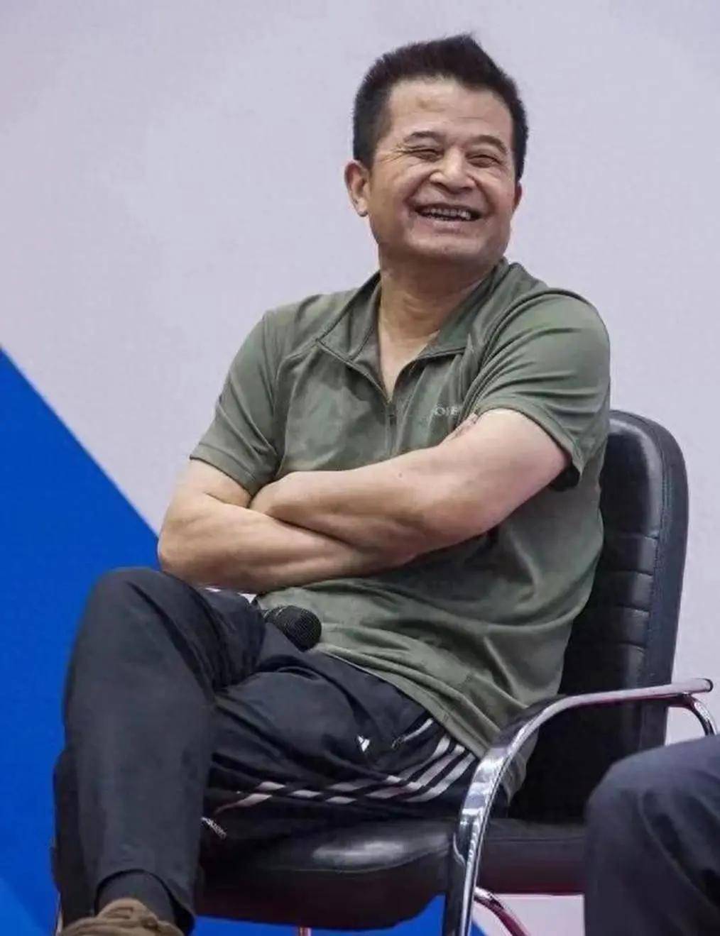 毕福剑65岁又当爸爸了，80后教授妻子首次露面，这年龄差也是没谁了