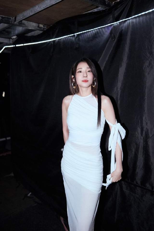 韩国女星说自己成年了却和未成年约会，网友都炸了