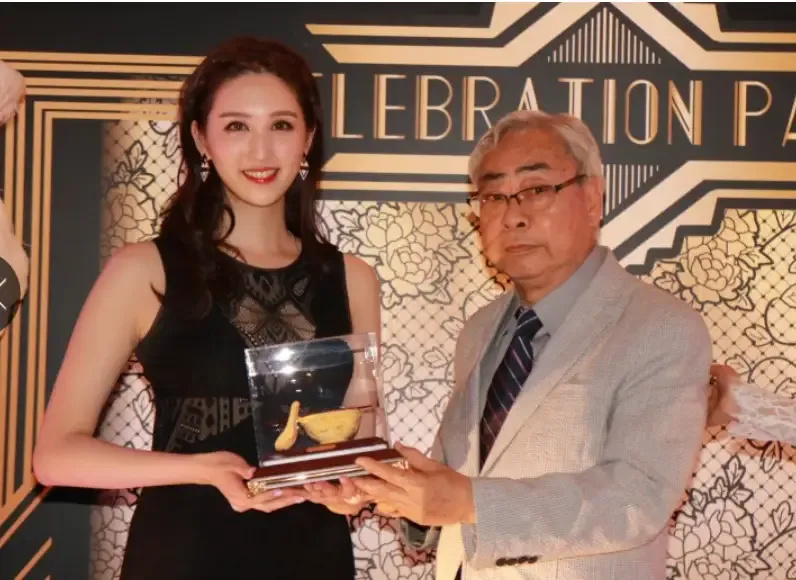 TVB前女星找到真爱啦！以前的情史都翻篇了，超美的婚纱照来喽！