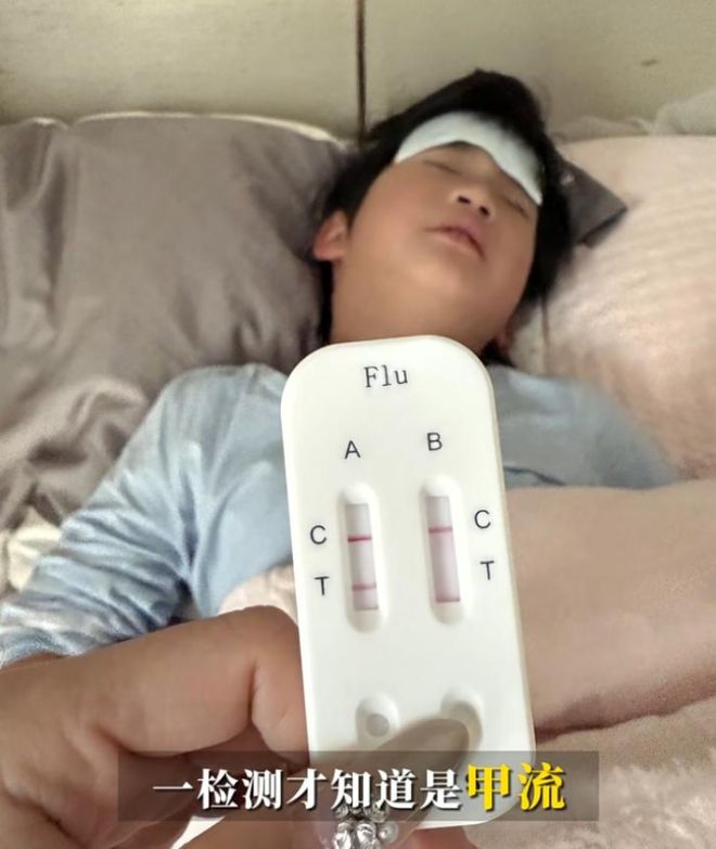 冉莹颖小儿子羲羲得了甲流，高烧呕吐还咳血，却硬是没去医院！