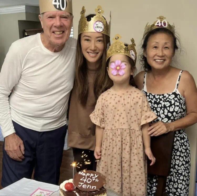 谢婷婷在加拿大给女儿过生日，外籍男友也来了，和6岁的Sara玩得特别开心