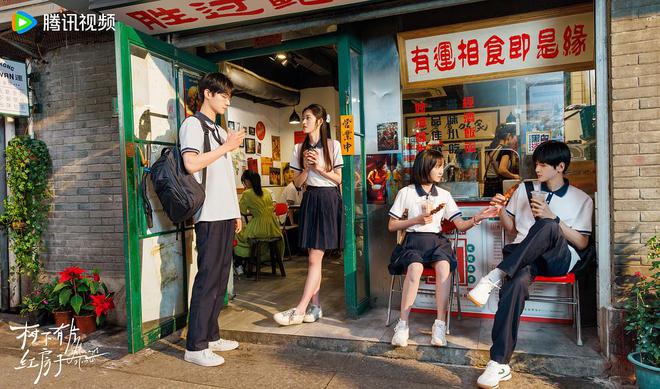 现在偶像剧一堆堆播：爱在哪，钱就在哪？