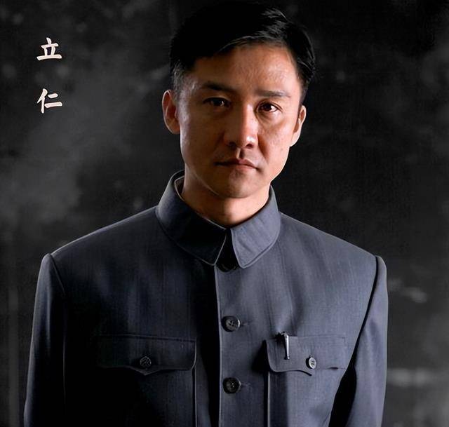 黄志忠离婚那天哭成了泪人，就因为儿子说了这句话，55岁了还没再找对象