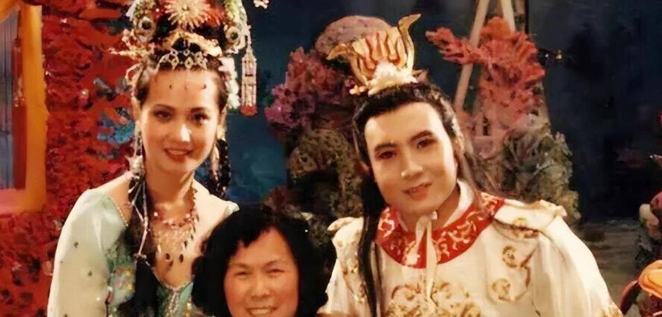 老婆堕胎六次他却走了，曾经被谢霆锋打得尿血，现在靠卖卤味养家糊口