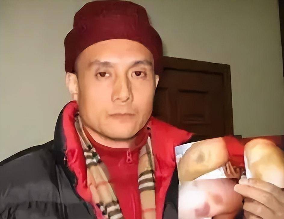 老婆堕胎六次他却走了，曾经被谢霆锋打得尿血，现在靠卖卤味养家糊口