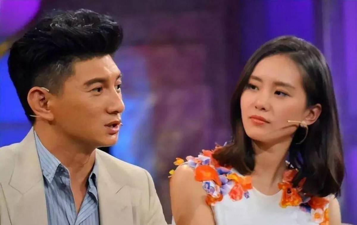 刘诗诗37岁和吴奇隆二婚了，两人牵手逛纽约街头超甜蜜，他们可是20年没传过绯闻哦！
