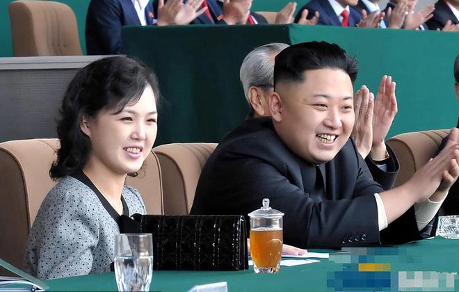 金正恩为啥那么专一？他爸有4个老婆，爷爷有3个，他却只爱李雪主？