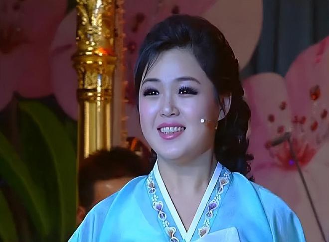 金正恩为啥那么专一？他爸有4个老婆，爷爷有3个，他却只爱李雪主？