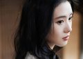 刘浩穿白短裙亮相，美腿超吸睛，笑容太治愈啦！缩略图