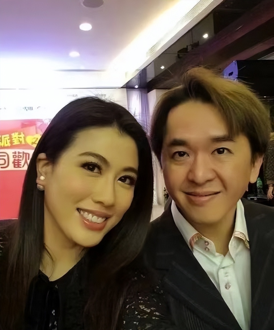 邓兆尊爆料曾暗恋陈彦行，因老爸没成，汪明荃也好奇两人的故事呢