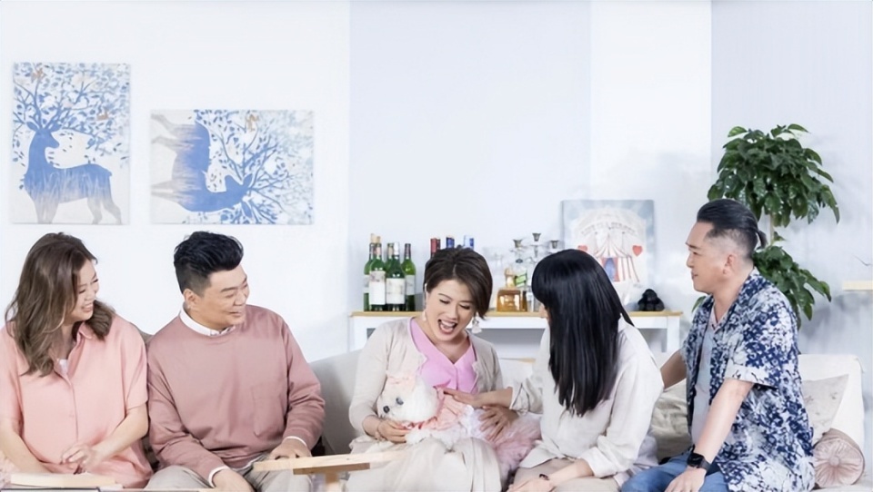 邓兆尊爆料曾暗恋陈彦行，因老爸没成，汪明荃也好奇两人的故事呢