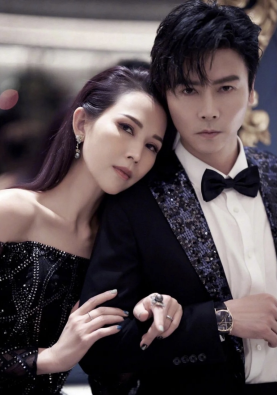 蔡少芬说因为张晋觉得委屈，自己偷偷跑到公园哭了一场，就怕被孩子撞见