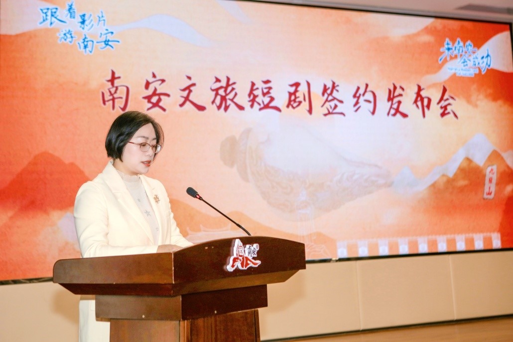 黄圣依变身福建南安，玩转旅游加影视跨界合作