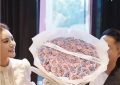 汪小菲送玫瑰给老婆，马筱梅感动哭了！网友笑称：新欢比旧爱宝贝多了缩略图