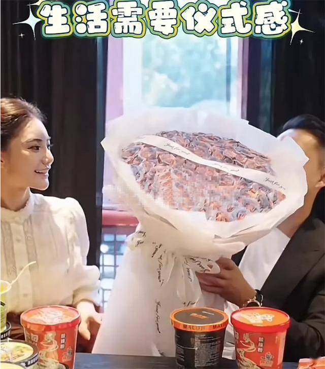 汪小菲送玫瑰给老婆，马筱梅感动哭了！网友笑称：新欢比旧爱宝贝多了