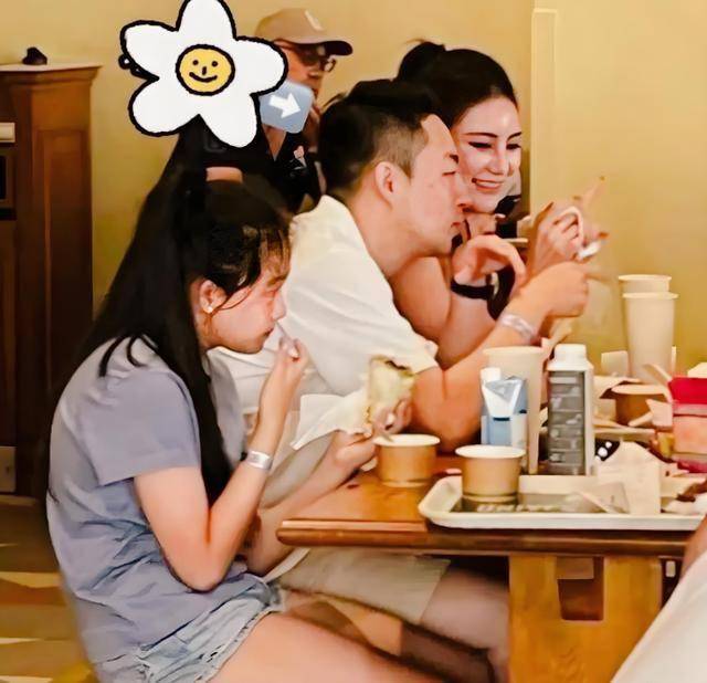 汪小菲送玫瑰给老婆，马筱梅感动哭了！网友笑称：新欢比旧爱宝贝多了
