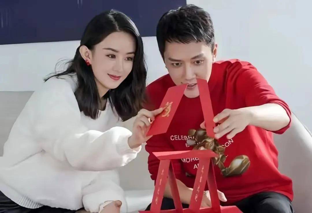 冯绍峰新恋情曝光！牵手逛街，女友颜值超高直逼赵丽颖