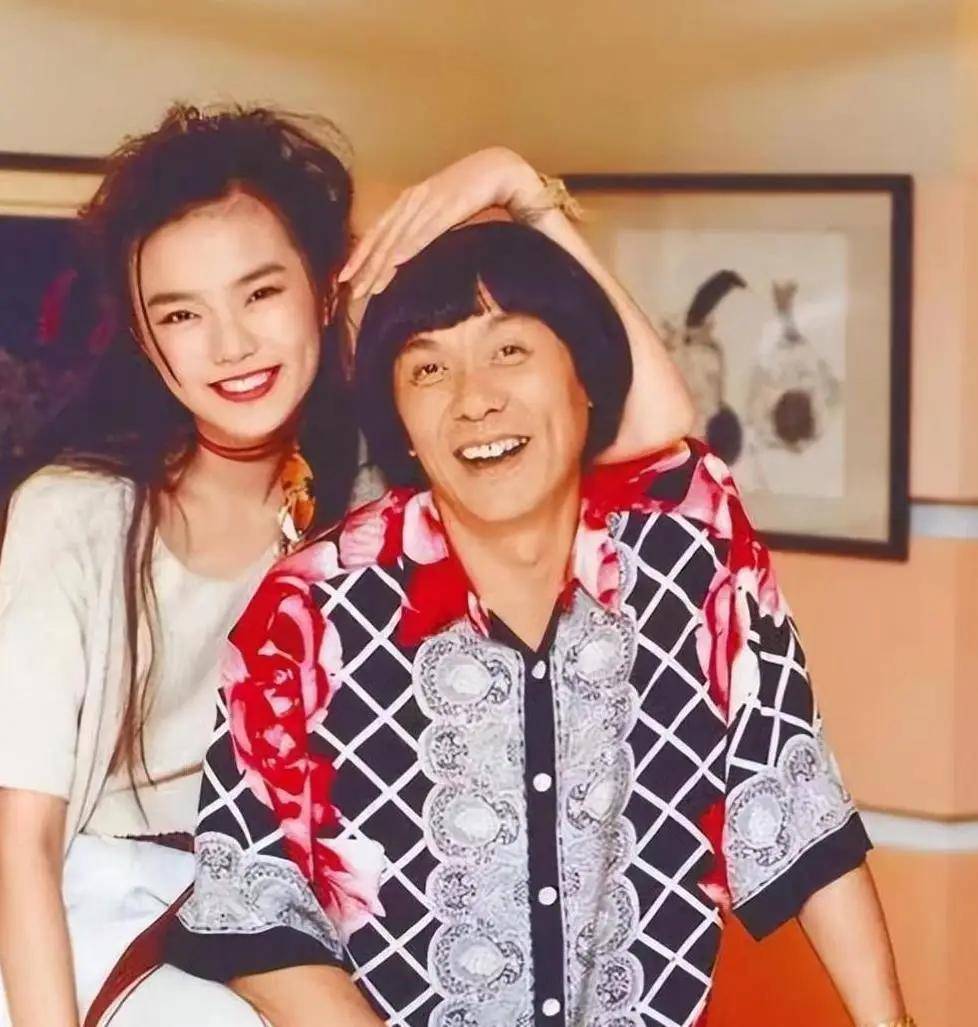 51岁天后自曝单身带娃，网友惊呼：这身材说是儿子的女友我都信