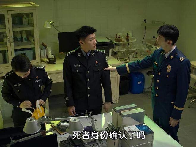 才播6集就冲上飙升榜第1，涂松岩让观众彻底入坑，犯罪剧天花板出现了